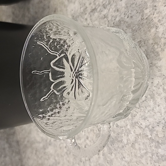 Vintage Rain Flower Clear Floral Glass Plate and Cup Set of 4 - Picture 6 of 7